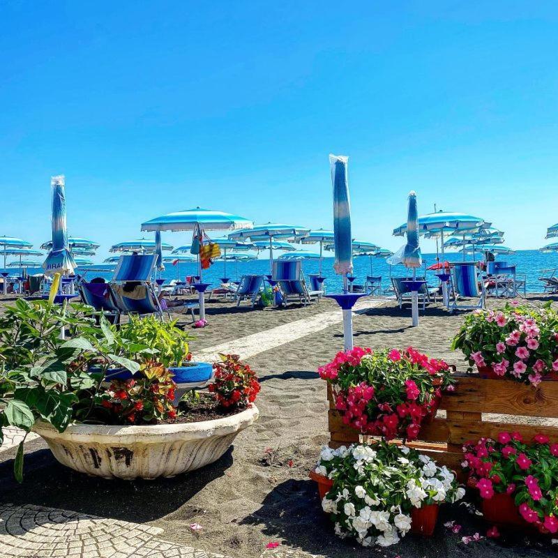 Hotel Miramare Ладисполи Экстерьер фото